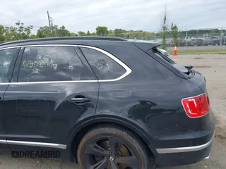 2018 Bentley Bentayga Signature z VIN SJAAC2ZV8JC017393, wystawiony jako IAAI lot #40349518 z przebiegiem 71 203 mil mil oraz . Historia ofert i sprzedaży dostępna na DreamBid. Obrazek 6.