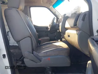 2020 Nissan NV Cargo S z VIN 1N6BF0KY4LN810374, wystawiony jako IAAI lot #41749430 z przebiegiem 281 153 mil mil oraz . Historia ofert i sprzedaży dostępna na DreamBid. Obrazek 5.