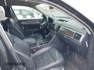 2018 Volkswagen Atlas SE z VIN 1V2LR2CA1JC515168, wystawiony jako IAAI lot #42024499 z przebiegiem 112 558 mil mil oraz . Historia ofert i sprzedaży dostępna na DreamBid. Obrazek 5.
