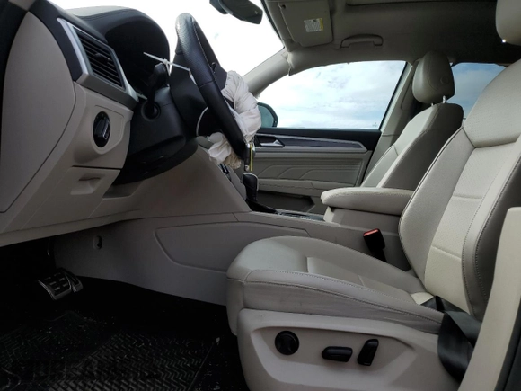 2021 Volkswagen Atlas SE with VIN 1V2PR2CAXMC568005, listed as a Copart auction lot 43013455 with 58,736 mi miles and Salvage title. Bid and sale history available at DreamBid. Image 7.