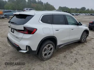 2023 BMW X1 xDrive28i z VIN WBX73EF0XP5W51338, wystawiony jako Copart lot #56116895 z przebiegiem 29 305 mil mil oraz Szkody całkowita. Historia ofert i sprzedaży dostępna na DreamBid. Obrazek 3.