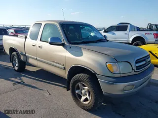 2001 Toyota Tundra SR5 with VIN 5TBRT34151S139437, listed as a IAAI auction lot 41501675 with 281,159 mi miles. Bid and sale history available at carsss.com. Image 1.