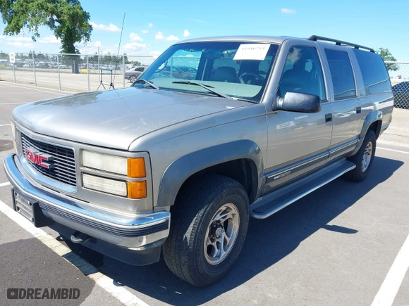 1999 GMC Suburban with VIN 3GKFK16R0XG511301, listed as a IAAI auction lot 41946753 with 231,650 mi miles. Bid and sale history available at carsss.com. Image 17.