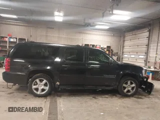2008 Chevrolet Suburban LT w/3LT with VIN 1GNFK16388J153783, listed as a IAAI auction lot 42080742 with 301,158 mi miles. Bid and sale history available at carsss.com. Image 13.