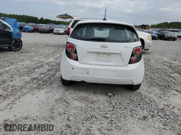 2016 Chevrolet Sonic LS z VIN 1G1JA6SH7G4175526, wystawiony jako Copart lot #55615685 z przebiegiem 178 691 mil mil oraz Czysty tytuł • Clean title. Historia ofert i sprzedaży dostępna na DreamBid. Obrazek 6.