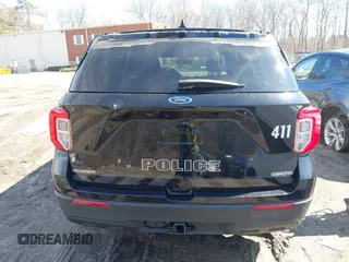 2022 Ford Police Interceptor Utility z VIN 1FM5K8AW4NNA02325, wystawiony jako IAAI lot #41584597 z przebiegiem 24 349 mil mil oraz . Historia ofert i sprzedaży dostępna na DreamBid. Obrazek 17.