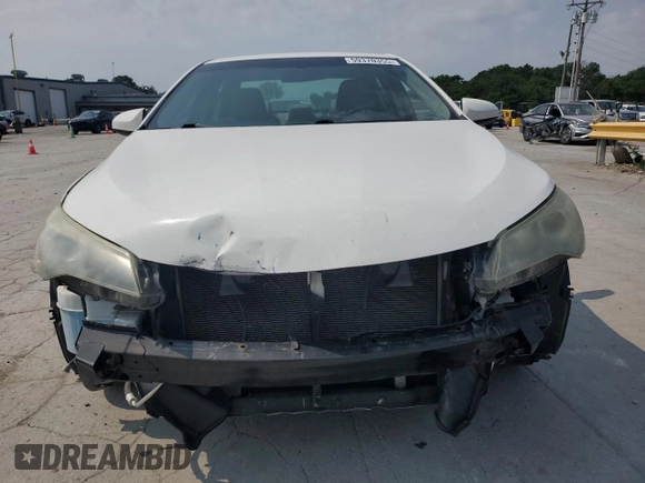 2015 Toyota Camry XLE z VIN 4T1BF1FK7FU105038, wystawiony jako Copart lot #59370355 z przebiegiem 76 870 mil mil oraz Szkoda całkowita • Salvage title. Historia ofert i sprzedaży dostępna na DreamBid. Obrazek 5.