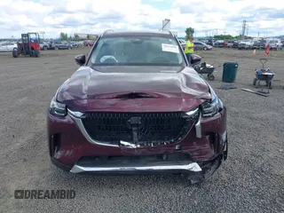 2024 Mazda CX-90 Premium z VIN JM3KKDHD0R1108232, wystawiony jako IAAI lot #42224398 z przebiegiem 3 934 mil mil oraz . Historia ofert i sprzedaży dostępna na DreamBid. Obrazek 13.