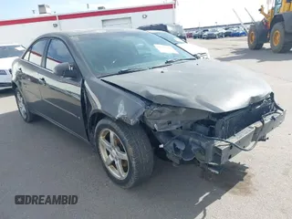 2007 Pontiac G6 with VIN 1G2ZG58N674177062, listed as a IAAI auction lot 41999888 with 275,836 mi miles. Bid and sale history available at carsss.com. Image 1.