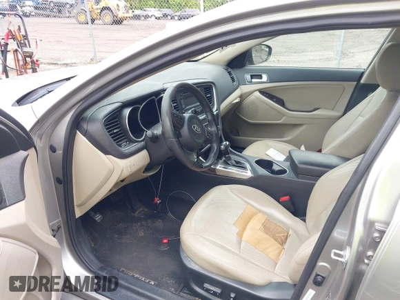 2014 Kia Optima EX z VIN 5XXGN4A70EG335090, wystawiony jako IAAI lot #42272655 z przebiegiem 165 795 mil mil oraz . Historia ofert i sprzedaży dostępna na DreamBid. Obrazek 5.