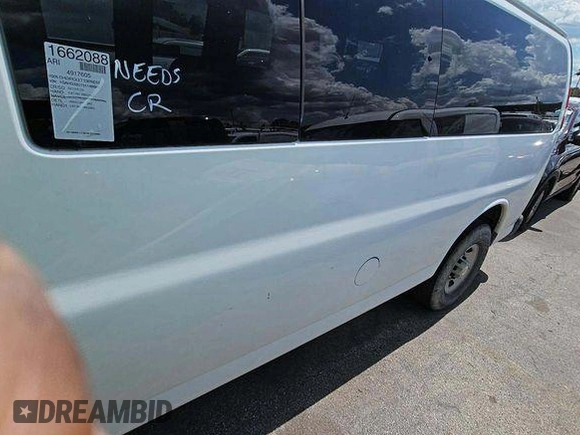 2005 Chevrolet Express Passenger with VIN 1GAHG39U151149680, listed as a IAAI auction lot 42633644 with 165,707 mi miles and . Bid and sale history available at DreamBid. Image 2.