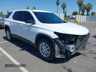 2021 Chevrolet Traverse LS z VIN 1GNERFKW8MJ266373, wystawiony jako IAAI lot #42170670 z przebiegiem 45 457 mil mil oraz . Historia ofert i sprzedaży dostępna na DreamBid. Obrazek 1.