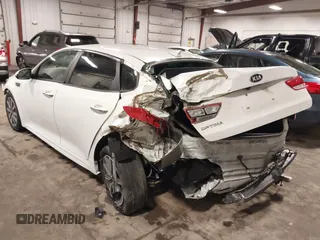 2019 Kia Optima LX with VIN 5XXGT4L38KG369502, listed as a IAAI auction lot 39820086 with 117,802 mi miles. Bid and sale history available at carsss.com. Image 3.