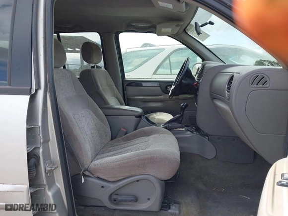 2004 GMC Envoy SLE with VIN 1GKDT13S842353029, listed as a IAAI auction lot 41938513 with 210,990 mi miles. Bid and sale history available at carsss.com. Image 5.
