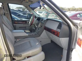 2005 Lincoln Navigator Luxury with VIN 5LMFU28535LJ01574, listed as a IAAI auction lot 41453324 with 197,935 mi miles. Bid and sale history available at carsss.com. Image 5.