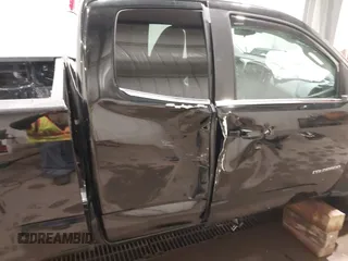 2019 Chevrolet Colorado 4WD Work Truck z VIN 1GCHTBENXK1192664, wystawiony jako IAAI lot #41883583 z przebiegiem 132 753 mil mil oraz . Historia ofert i sprzedaży dostępna na DreamBid. Obrazek 18.