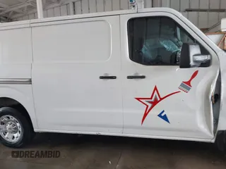 2018 Nissan NV Cargo S z VIN 1N6BF0KY7JN808504, wystawiony jako IAAI lot #39906506 z przebiegiem 83 900 mil mil oraz . Historia ofert i sprzedaży dostępna na DreamBid. Obrazek 13.