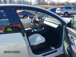 2021 Tesla Model Y Performance with VIN 5YJYGDEF8MF246658, listed as a IAAI auction lot 41679793 with 28,015 mi miles and . Bid and sale history available at DreamBid. Image 5.