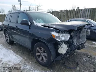 2010 Toyota Highlander with VIN 5TDBK3EH4AS038011, listed as a IAAI auction lot 41274169 with 171,288 mi miles. Bid and sale history available at carsss.com. Image 1.