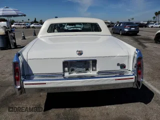 1990 Cadillac Brougham z VIN 1G6DW5479LR709291, wystawiony jako Copart lot #50173935 z przebiegiem 53 477 mil mil oraz Tytuł czysty. Historia ofert i sprzedaży dostępna na DreamBid. Obrazek 6.