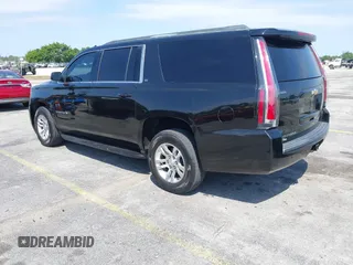 2018 Chevrolet Suburban LT z VIN 1GNSCHKC7JR111560, wystawiony jako IAAI lot #41823175 z przebiegiem 136 751 mil mil oraz . Historia ofert i sprzedaży dostępna na DreamBid. Obrazek 3.