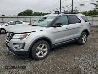 2017 Ford Explorer XLT z VIN 1FM5K8D89HGC98142, wystawiony jako Copart lot #56934365 z przebiegiem 107 075 mil mil oraz Szkoda całkowita • Salvage title. Historia ofert i sprzedaży dostępna na DreamBid. Obrazek 1.