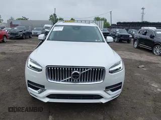 2023 Volvo XC90 Plus z VIN YV4H600N2P1975520, wystawiony jako IAAI lot #42389524 z przebiegiem 24 327 mil mil oraz . Historia ofert i sprzedaży dostępna na DreamBid. Obrazek 13.