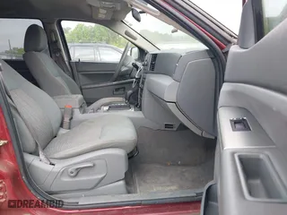 2007 Jeep Grand Cherokee Laredo with VIN 1J8GR48K27C535382, listed as a IAAI auction lot 42013097 with 180,554 mi miles. Bid and sale history available at carsss.com. Image 5.