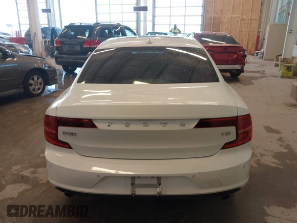 2019 Volvo S90 Momentum with VIN LVY102AK5KP081791, listed as a IAAI auction lot 41632562 with 117,384 mi miles. Bid and sale history available at carsss.com. Image 16.
