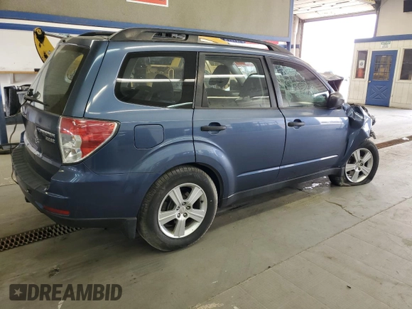 2011 Subaru Forester X z VIN JF2SHABC0BH717387, wystawiony jako Copart lot #56250145 z przebiegiem Nie podano mil oraz Szkoda całkowita • Salvage title. Historia ofert i sprzedaży dostępna na DreamBid. Obrazek 3.