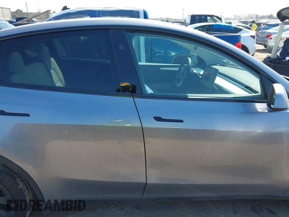 2024 Tesla Model Y Long Range with VIN 7SAYGDEE5RA290907, listed as a IAAI auction lot 41705170 with 4,099 mi miles. Bid and sale history available at carsss.com. Image 13.