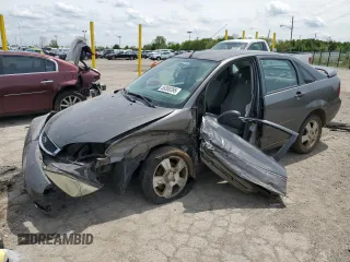 2007 Ford Focus S z VIN 1FAHP34N17W103625, wystawiony jako Copart lot #55300395 z przebiegiem 82 041 mil mil oraz Szkoda całkowita • Salvage title. Historia ofert i sprzedaży dostępna na DreamBid. Obrazek 1.