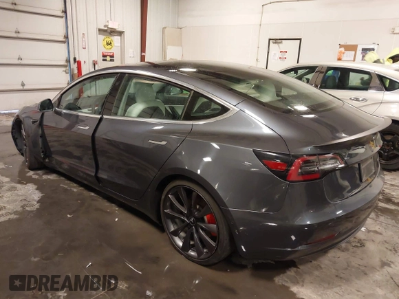 2020 Tesla Model 3 Performance z VIN 5YJ3E1EC3LF641768, wystawiony jako IAAI lot #41542615 z przebiegiem 43 343 mil mil oraz . Historia ofert i sprzedaży dostępna na DreamBid. Obrazek 3.