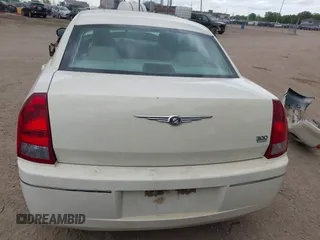 2005 Chrysler 300 Touring z VIN 2C3AA53G95H547489, wystawiony jako IAAI lot #42247825 z przebiegiem 189 694 mil mil oraz . Historia ofert i sprzedaży dostępna na DreamBid. Obrazek 16.