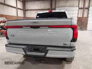 2024 Ford F-150 Lightning Lariat с VIN 1FT6W5L72RWG24374, выставлен на аукционе IAAI как лот 42296397 с пробегом Не указан миль и . История ставок и продаж доступна на DreamBid. Изображение 16.