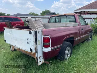 1995 Dodge 1500 z VIN 1B7HC16Y2SS102291, wystawiony jako IAAI lot #42312890 z przebiegiem 381 090 mil mil oraz . Historia ofert i sprzedaży dostępna na DreamBid. Obrazek 4.