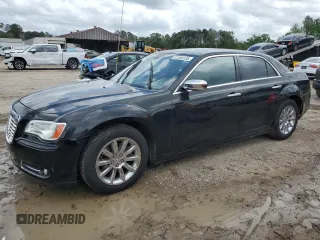 2012 Chrysler 300 Limited z VIN 2C3CCACG6CH144305, wystawiony jako Copart lot #51346195 z przebiegiem 133 872 mil mil oraz Szkody całkowita. Historia ofert i sprzedaży dostępna na DreamBid. Obrazek 1.