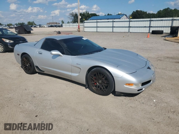 2002 Chevrolet Corvette Z06 z VIN 1G1YY12S025125563, wystawiony jako Copart lot #73230004 z przebiegiem 93 851 mil mil oraz Szkody całkowita. Historia ofert i sprzedaży dostępna na DreamBid. Obrazek 4.