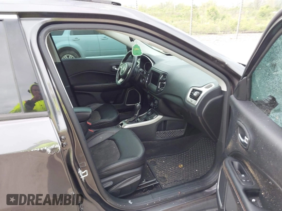 2020 Jeep Compass Latitude с VIN 3C4NJDBB3LT156694, выставлен на аукционе IAAI как лот 42209956 с пробегом 72 519 миль миль и . История ставок и продаж доступна на DreamBid. Изображение 5.