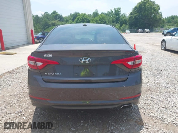 2016 Hyundai Sonata SE z VIN 5NPE24AF6GH276416, wystawiony jako IAAI lot #42483029 z przebiegiem 91 631 mil mil oraz . Historia ofert i sprzedaży dostępna na DreamBid. Obrazek 16.