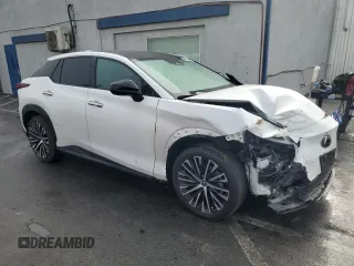 2023 Lexus RZ 450e Premium z VIN JTJAAAAB0PA012559, wystawiony jako Copart lot #43993495 z przebiegiem 18 790 mil mil oraz Szkoda całkowita • Salvage title. Historia ofert i sprzedaży dostępna na DreamBid. Obrazek 4.