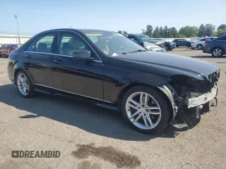 2013 Mercedes-Benz C 300 Sport z VIN WDDGF8AB2DG104911, wystawiony jako Copart lot #71530664 z przebiegiem 125 565 mil mil oraz Szkoda całkowita • Salvage title. Historia ofert i sprzedaży dostępna na DreamBid. Obrazek 4.