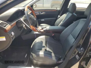 2008 Mercedes-Benz S 550 z VIN WDDNG86XX8A228278, wystawiony jako Copart lot #56500155 z przebiegiem 130 341 mil mil oraz Szkoda całkowita • Salvage title. Historia ofert i sprzedaży dostępna na DreamBid. Obrazek 7.