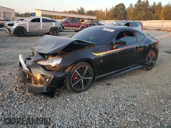 2019 Toyota 86 GT z VIN JF1ZNAE10K9702629, wystawiony jako Copart lot #43239885 z przebiegiem 72 261 mil mil oraz Szkoda całkowita • Salvage title. Historia ofert i sprzedaży dostępna na DreamBid. Obrazek 1.