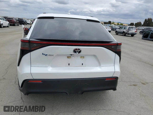 2023 Toyota bZ4X XLE z VIN JTMAAAAA3PA029270, wystawiony jako Copart lot #54526365 z przebiegiem 24 239 mil mil oraz Szkoda całkowita • Salvage title. Historia ofert i sprzedaży dostępna na DreamBid. Obrazek 6.