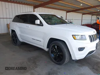 2015 Jeep Grand Cherokee Altitude z VIN 1C4RJFAG7FC813555, wystawiony jako IAAI lot #42527351 z przebiegiem 132 884 mil mil oraz . Historia ofert i sprzedaży dostępna na DreamBid. Obrazek 1.