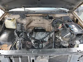 1996 GMC Suburban z VIN 3GKEC16R1TG516669, wystawiony jako Copart lot #69262744 z przebiegiem Nie podano mil oraz Szkoda całkowita • Salvage title. Historia ofert i sprzedaży dostępna na DreamBid. Obrazek 12.