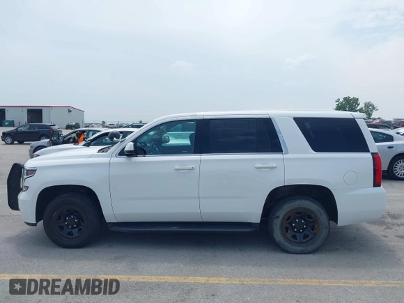 2018 Chevrolet Tahoe Commercial z VIN 1GNSKDEC8JR238969, wystawiony jako IAAI lot #42440047 z przebiegiem 126 373 mil mil oraz . Historia ofert i sprzedaży dostępna na DreamBid. Obrazek 14.