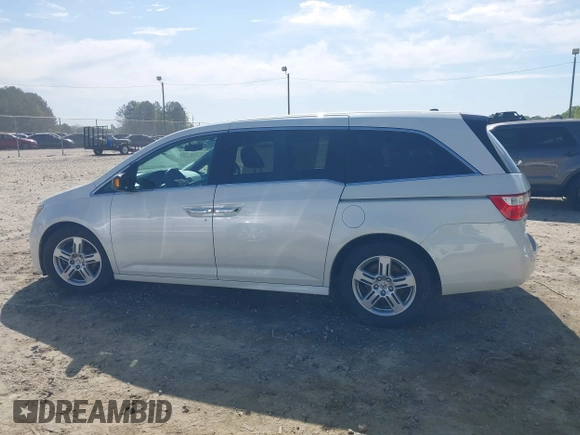 2013 Honda Odyssey Touring with VIN 5FNRL5H96DB009694, listed as a IAAI auction lot 42002487 with 182,867 mi miles and . Bid and sale history available at carsss.com. Image 14.