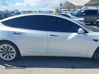 2023 Tesla Model 3 z VIN 5YJ3E1EA3PF451392, wystawiony jako IAAI lot #41668299 z przebiegiem 77 915 mil mil oraz . Historia ofert i sprzedaży dostępna na DreamBid. Obrazek 12.